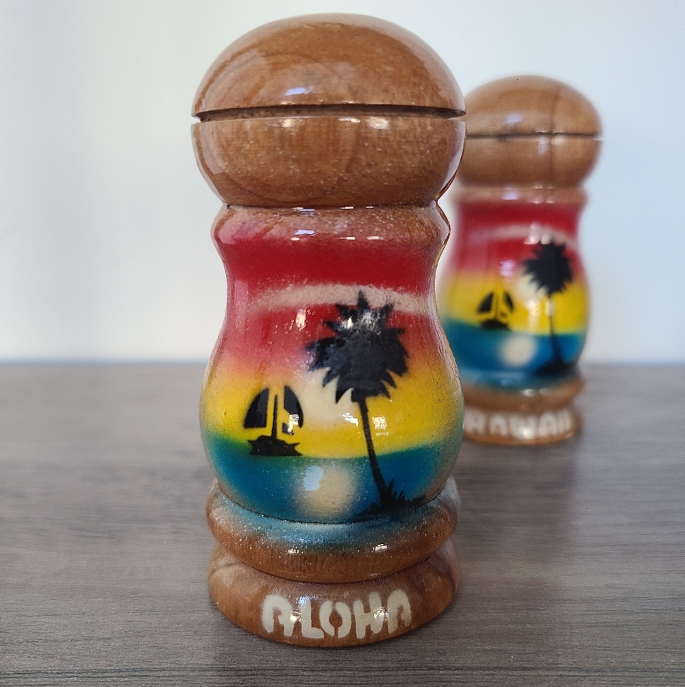 New Vintage Painted Hawaiian Aloha Wooden Salt and Pepper Shakers, Kitchen Tools